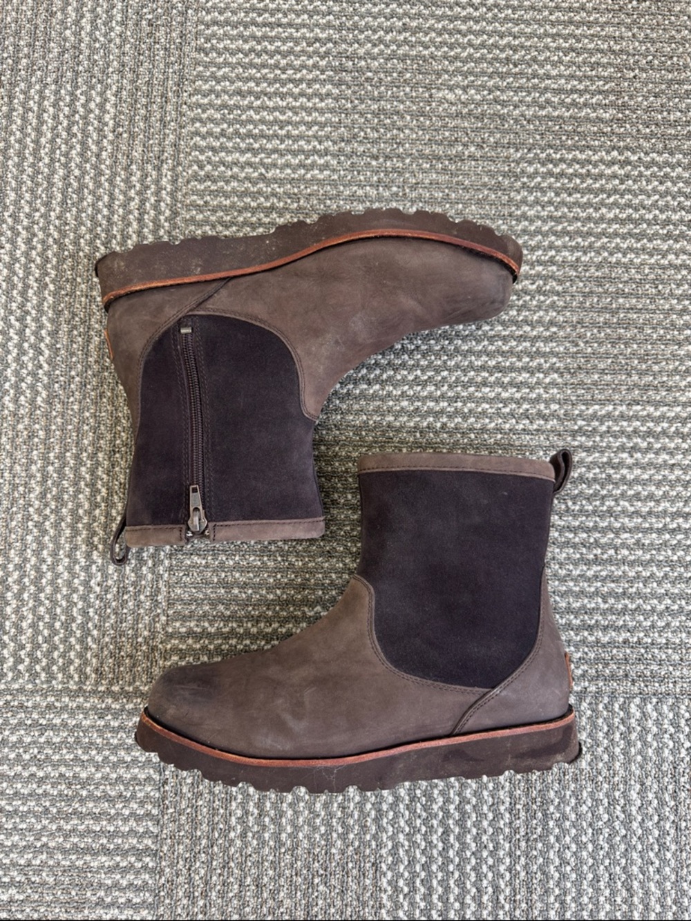 Ugg Men’s Hendron TL Fleece-Lined Waterproof Boot in Stout Brown, size 9 - Picture 2 of 9